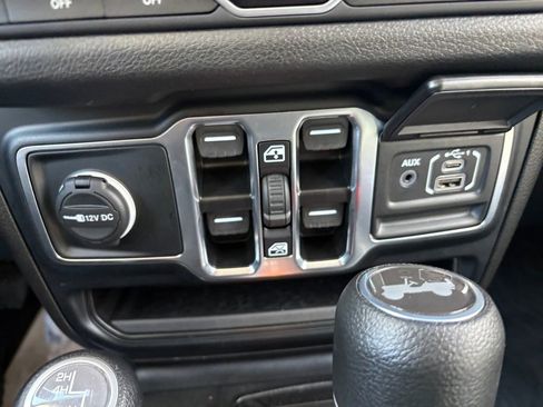 Used 2024 Jeep Wrangler Sport S image 20