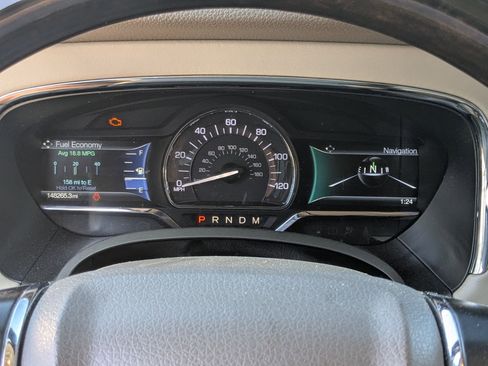 Used 2016 Lincoln Navigator Select image 14