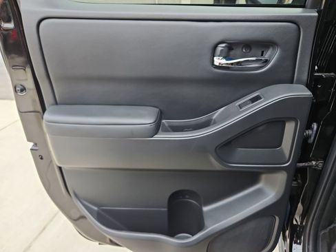 Used 2025 Nissan Frontier SV image 28