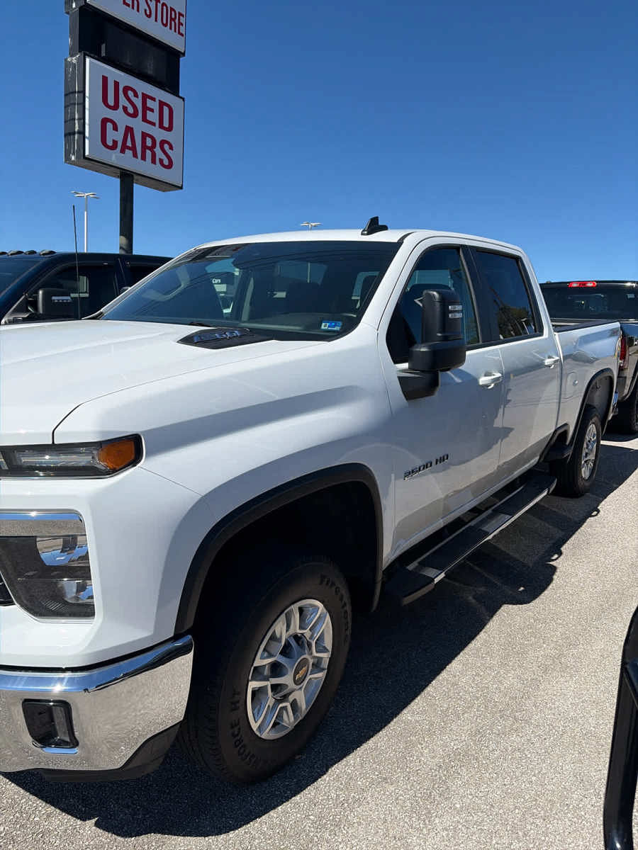 Used 2025 Chevrolet Silverado 2500 LT w/ Convenience Package AWD/4WD image 12