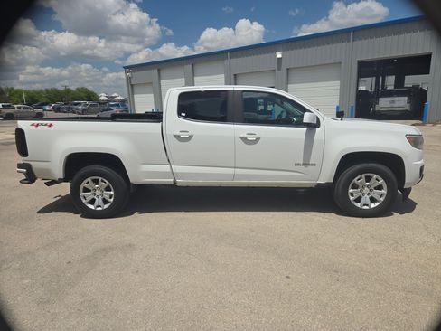 Used 2018 Chevrolet Colorado LT AWD/4WD image 2
