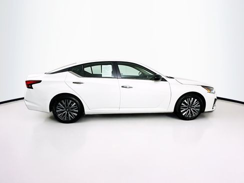 Used 2025 Nissan Altima 2.5 SV FWD image 10