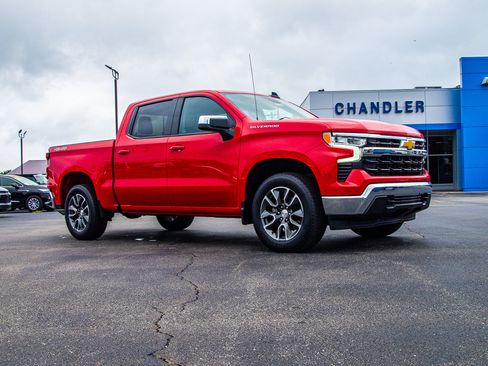 Used 2023 Chevrolet Silverado 1500 LT AWD/4WD image 9