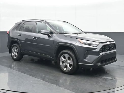 Used 2022 Toyota RAV4 XLE w/ Convenience Package image 9
