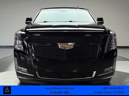Used 2017 Cadillac Escalade Premium Luxury AWD/4WD image 3