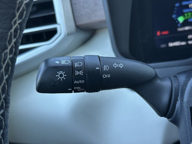 Used 2025 Toyota Sequoia Capstone AWD/4WD image 30