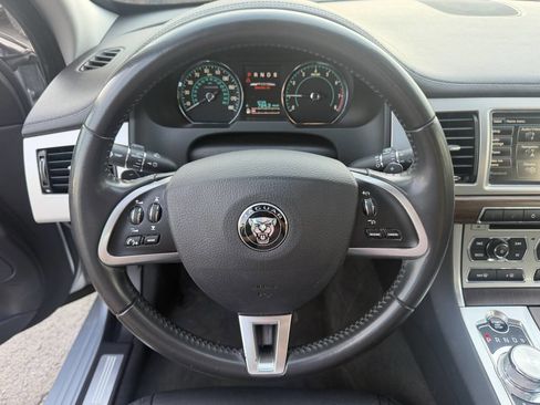 Used 2014 Jaguar XF RWD image 17