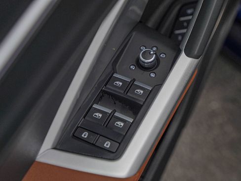 Certified 2025 Audi Q3 2.0T Premium Plus w/ Premium Plus Package image 22