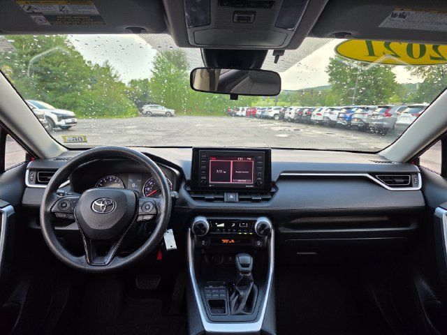 Used 2021 Toyota RAV4 LE AWD/4WD image 18