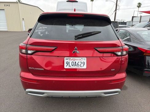 Used 2024 Mitsubishi Outlander FWD image 3