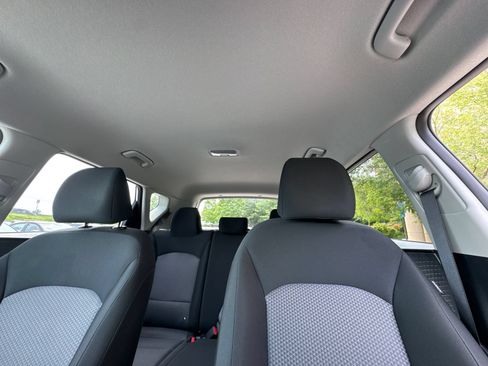 Used 2025 Kia Soul LX w/ LX Technology Package FWD image 30