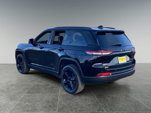 Used 2023 Jeep Grand Cherokee Altitude AWD/4WD image 3