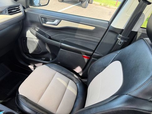 Used 2022 Ford Escape Titanium w/ Titanium Elite Package AWD/4WD image 24