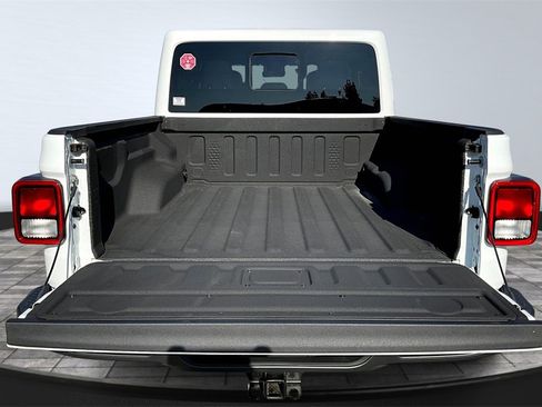 New 2025 Jeep Gladiator Sport w/ Premium Package image 18