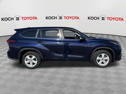 Used 2023 Toyota Highlander LE image 9