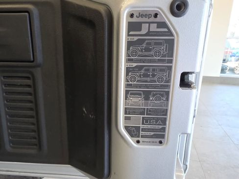 Used 2023 Jeep Wrangler Unlimited Sahara w/ Cold Weather Group AWD/4WD image 31