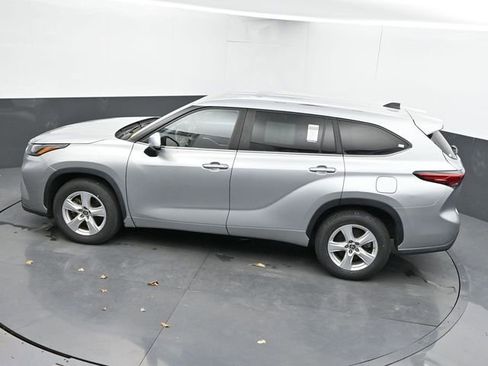 Used 2023 Toyota Highlander LE image 40