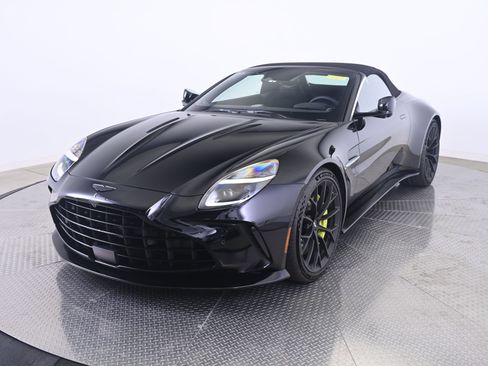 Used 2026 Aston Martin V8 Vantage Coupe RWD image 11