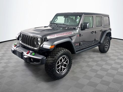 Used 2025 Jeep Wrangler Unlimited Rubicon AWD/4WD image 3
