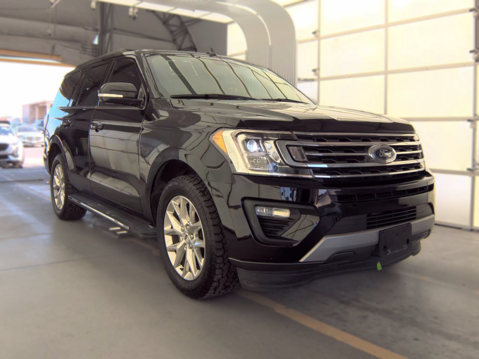 Used 2020 Ford Expedition XLT w/ Equipment Group 202A RWD image 2