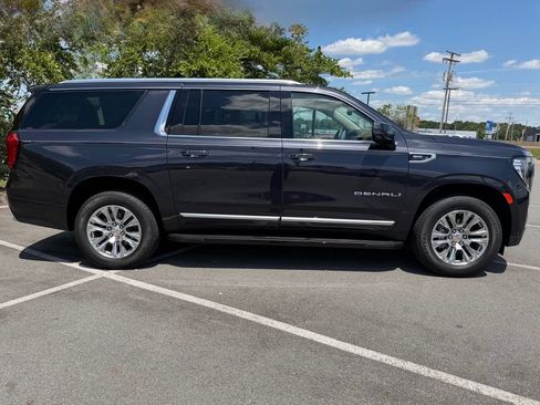 Used 2024 GMC Yukon XL Denali w/ Advanced Technology Package AWD/4WD image 8