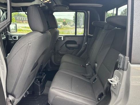 Used 2022 Jeep Gladiator Sport AWD/4WD image 16