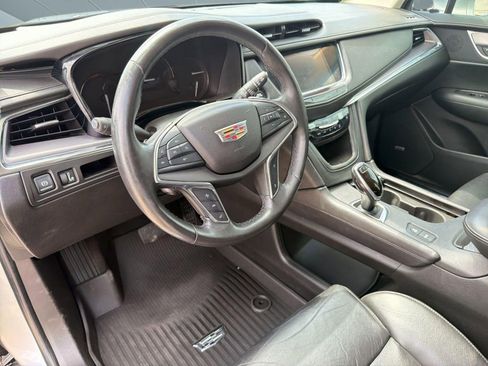 Used 2017 Cadillac XT5 Premium Luxury image 4