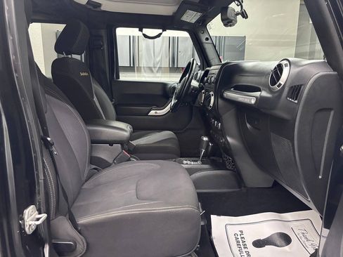 Used 2013 Jeep Wrangler Unlimited Sahara w/ Dual Top Group AWD/4WD image 27
