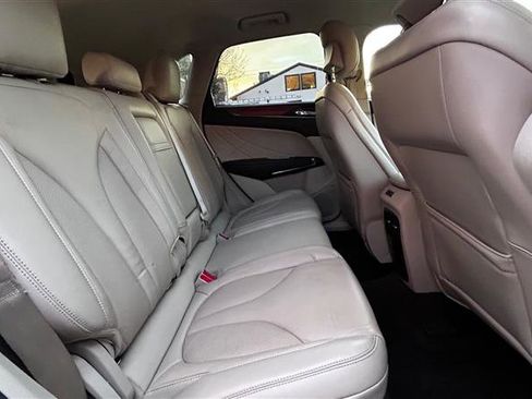 Used 2018 Lincoln MKC Select w/ Select Plus Package image 18