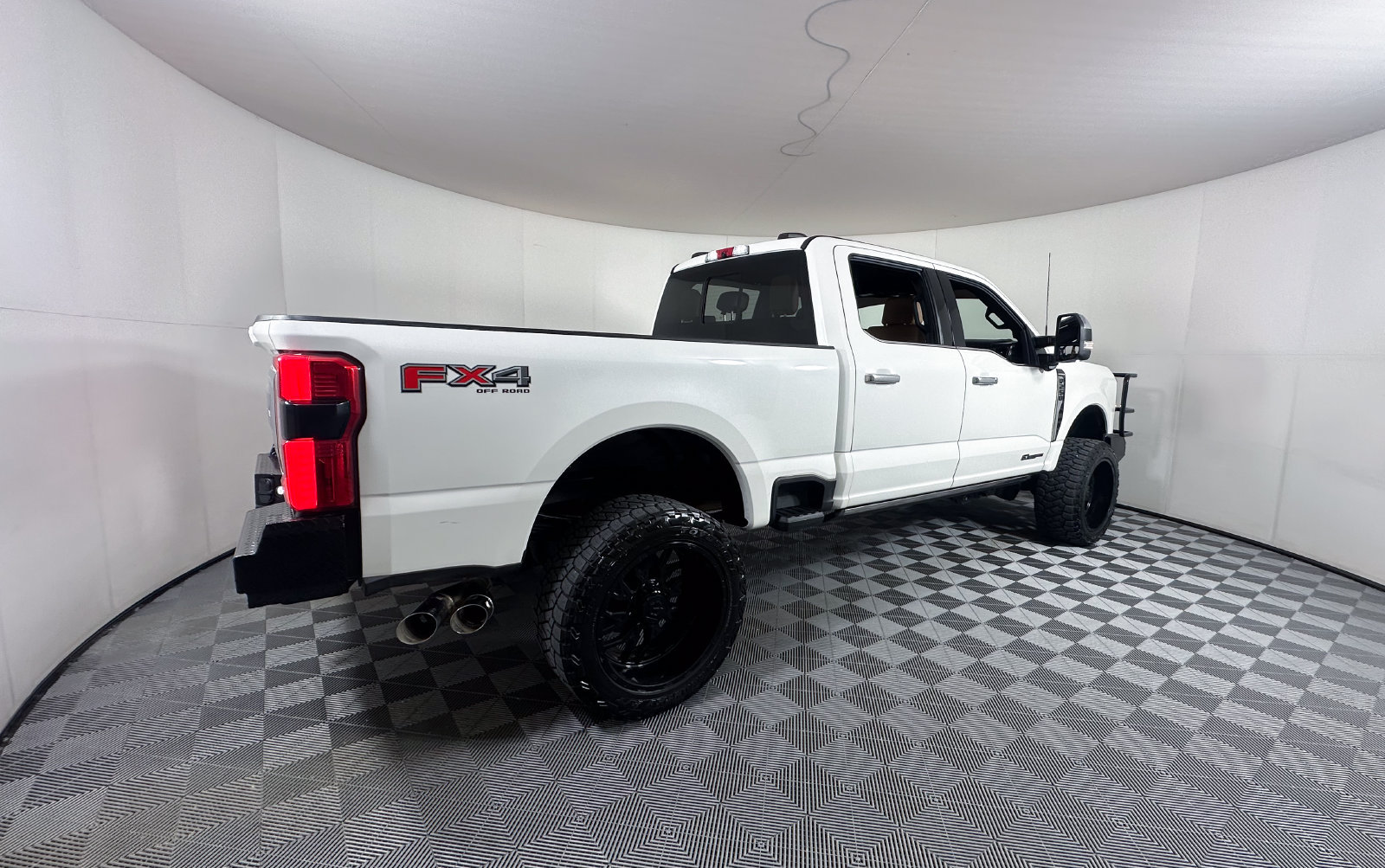 Used 2024 Ford F250 Platinum AWD/4WD image 2