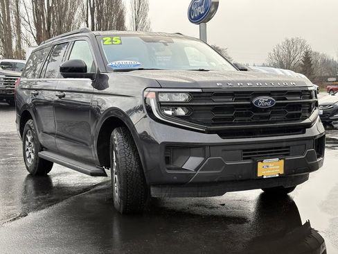 Certified 2025 Ford Expedition Active image 3