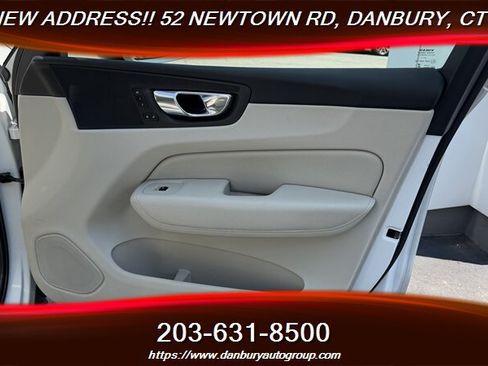 Used 2019 Volvo XC60 T6 Momentum w/ Premium Package AWD/4WD image 17