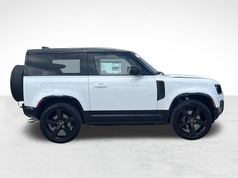 Used 2025 Land Rover Defender 90 V8 AWD/4WD image 7