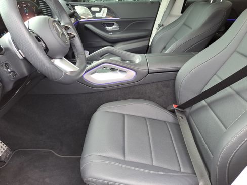 Used 2025 Mercedes-Benz GLS 450 4MATIC image 11