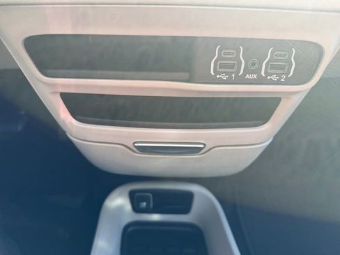 Used 2024 Chrysler Pacifica Touring-L FWD image 25