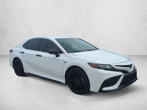 Used 2024 Toyota Camry SE FWD image 3