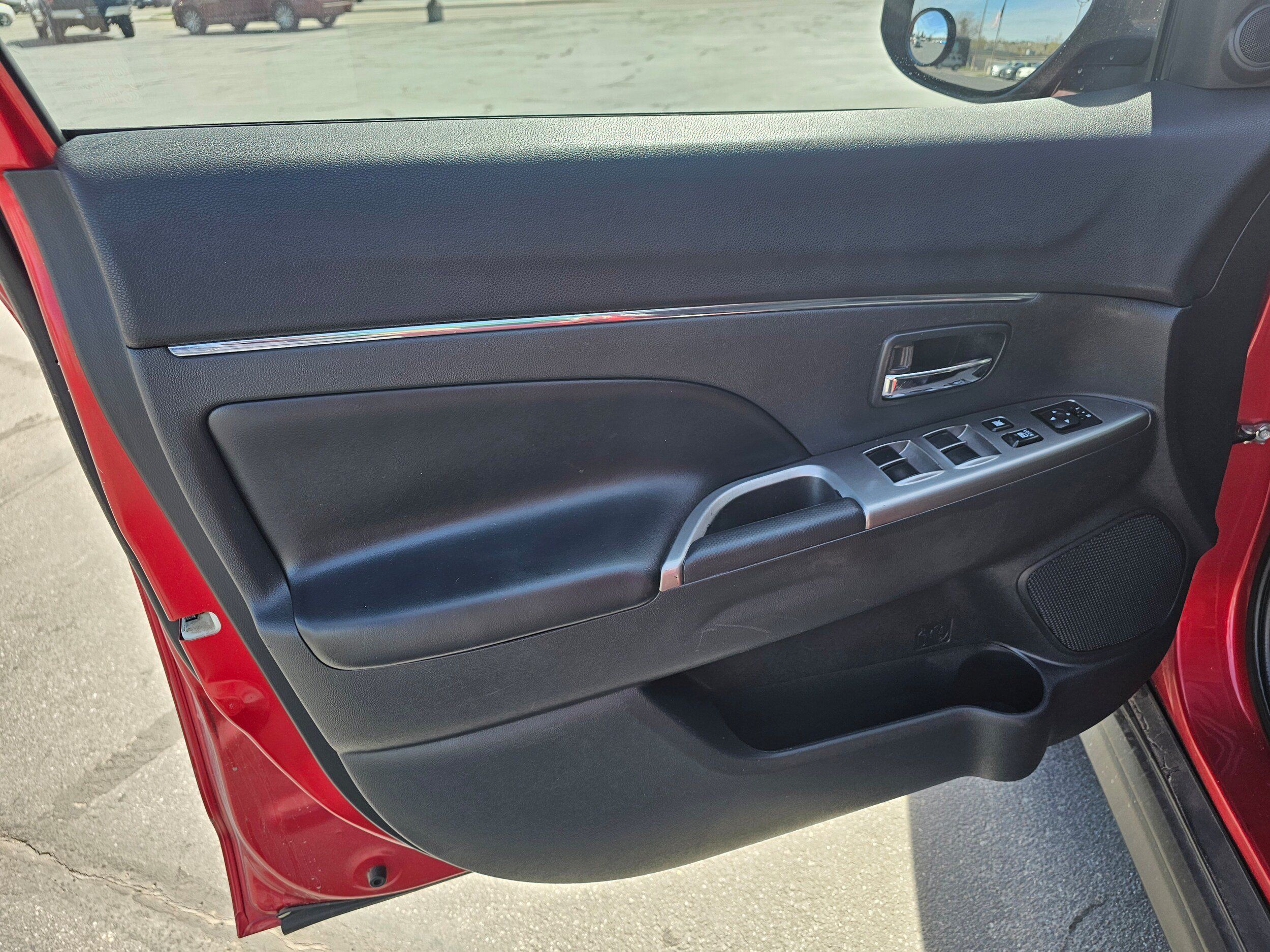 Used 2018 Mitsubishi Outlander Sport SE AWD/4WD image 9