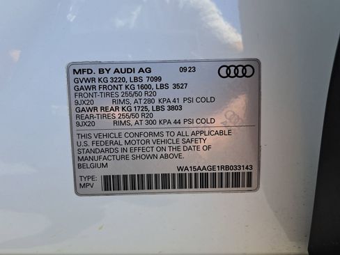 Used 2024 Audi Q8 e-tron Premium Plus w/ Premium Plus Package image 40