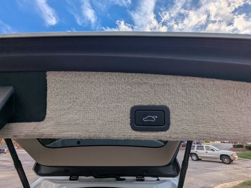 Used 2016 Volvo XC60 T5 Premier w/ Proximity Package image 16