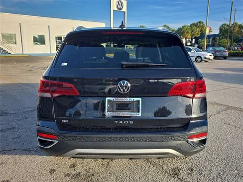 Used 2024 Volkswagen Taos SE w/ Black Wheel Package FWD image 3