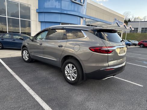 Used 2018 Buick Enclave Essence image 3