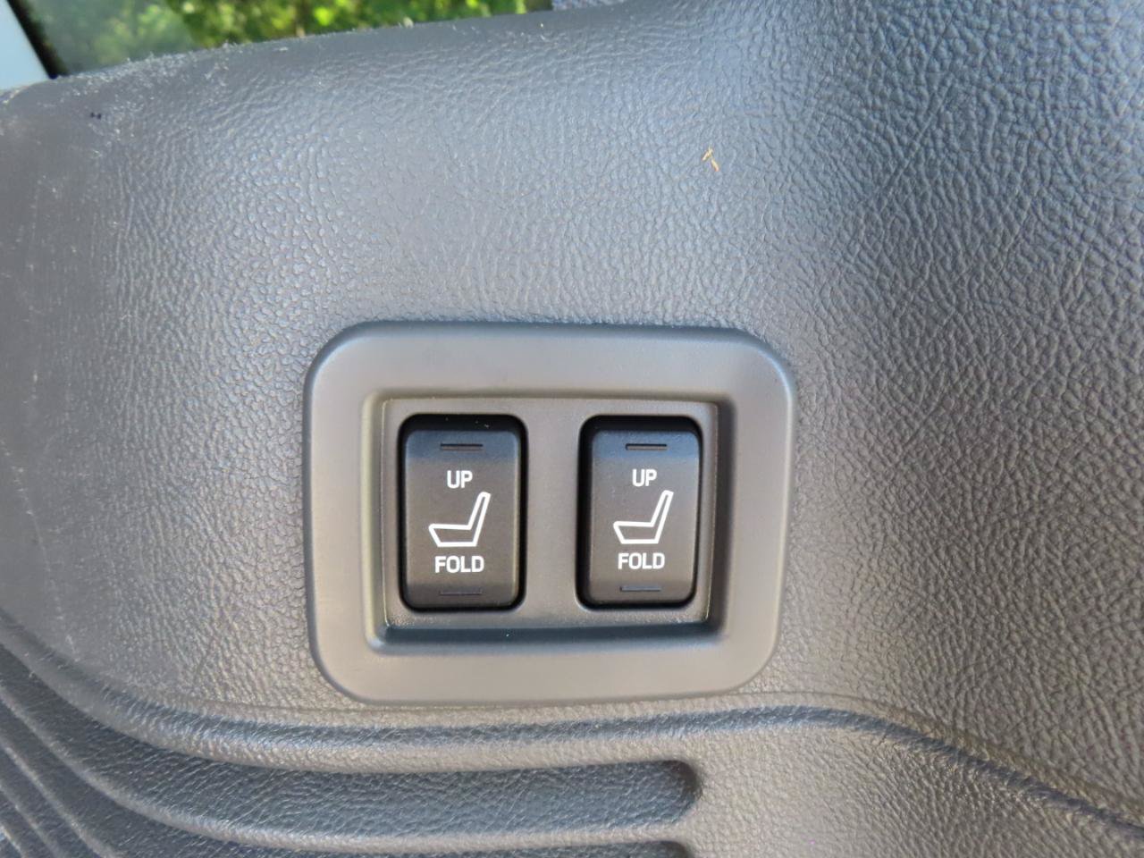 Used 2004 Ford Expedition XLT AWD/4WD image 20