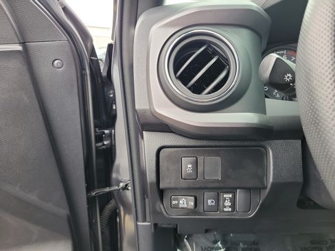 Used 2023 Toyota Tacoma TRD Off-Road AWD/4WD image 20