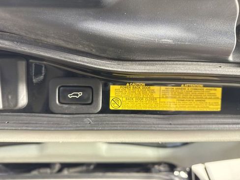 Used 2011 Lexus LX 570 4WD w/ Luxury Pkg image 37