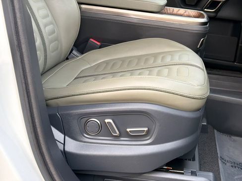 Used 2022 Rivian R1T Adventure image 13