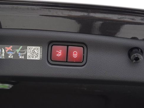 Certified 2024 Mercedes-Benz C 300 4MATIC Sedan image 31