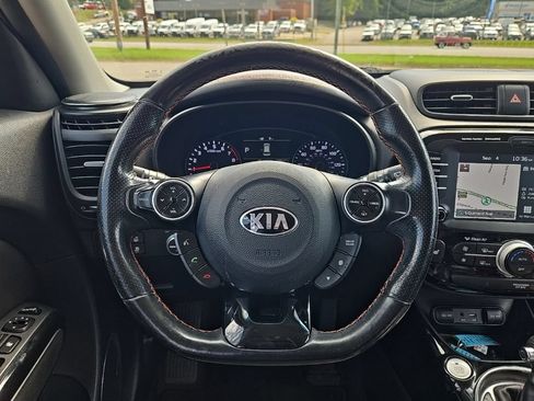Used 2018 Kia Soul ! w/ Tech Package FWD image 4