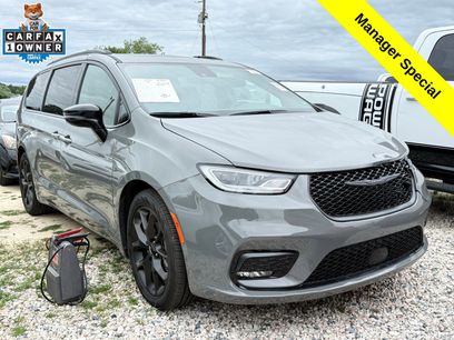 Used 2025 Chrysler Pacifica Limited