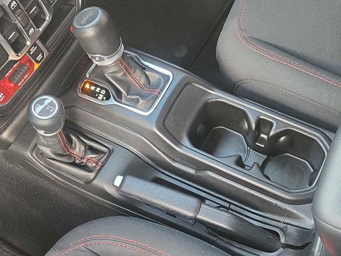 Used 2023 Jeep Wrangler Unlimited Rubicon image 31