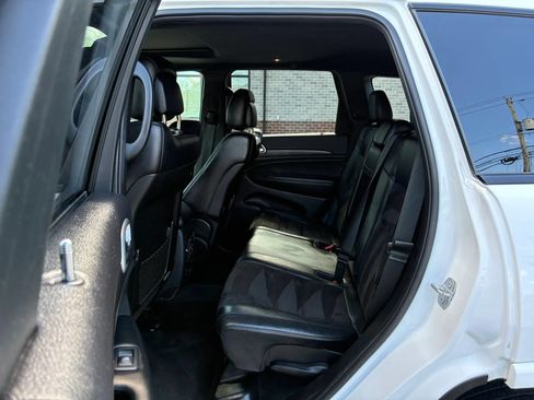 Used 2018 Jeep Grand Cherokee Altitude AWD/4WD image 12